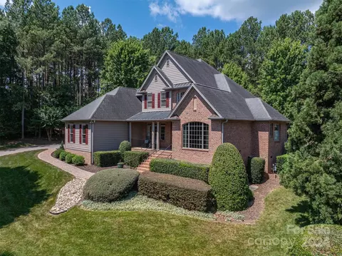 3216 Lake Pointe Dr, Belmont, NC 28012