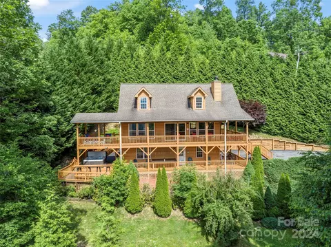 223 S Pinnacle Dr, Burnsville, NC 28714