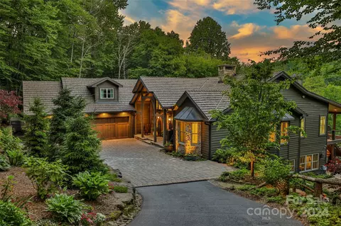 580 Falls Dr, Highlands, NC 28741