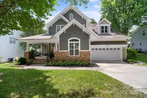 1060 Hunters Run Dr, Tega Cay, SC 29708