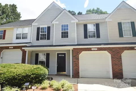 10209 University Park Ln, Charlotte, NC 28213
