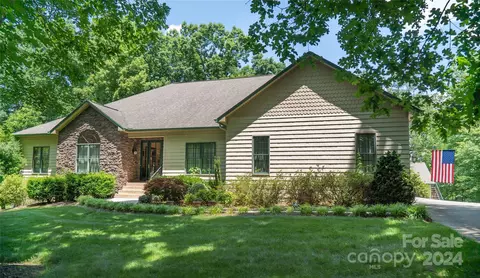 1712 Songbird Ct, Lenoir, NC 28638