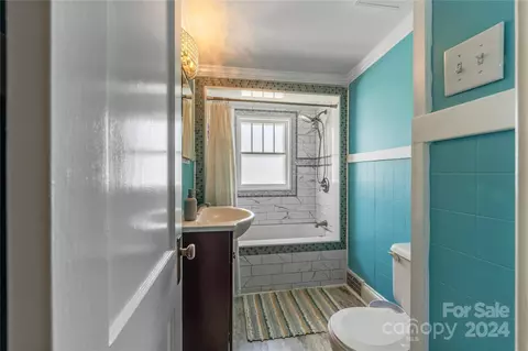 Bath - 401 Mitchell Ave, Salisbury, NC 28144 photo 3 of 4