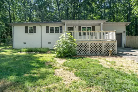 1657 University Park Dr, Lancaster, SC 29720