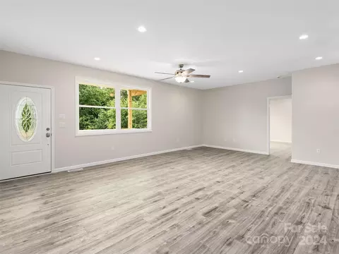 Living - 91 Smokey Quartz Ln, Flat Rock, NC 28731 photo 2 of 9