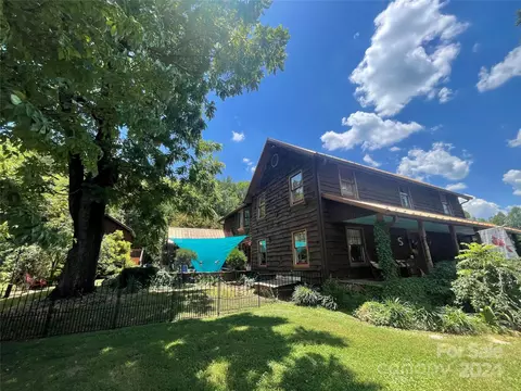 2380 Cedar Rock Cir, Lenoir, NC 28645