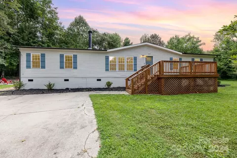 112 Bayberry Ct, Statesville, NC 28677
