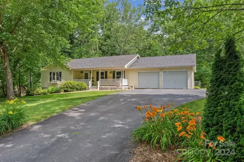 12 Country Ln, Candler, NC 28715