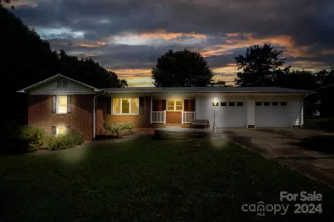 132 Piedmont Dr, Kannapolis, NC 28081