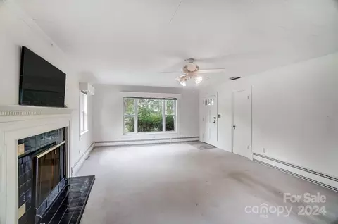 Living - 502 Jackson St, Kannapolis, NC 28083 photo 2 of 3