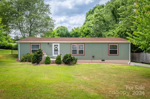 1662 Rawleigh St, Morganton, NC 28655
