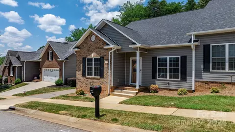 4218 Pickering Dr, Hickory, NC 28602