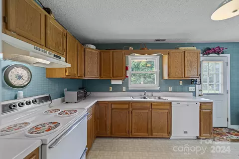 Kitchen - 108 Cedar Cir, Salisbury, NC 28147 photo 1 of 4