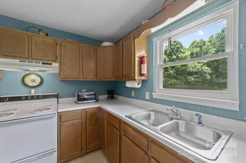 Kitchen - 108 Cedar Cir, Salisbury, NC 28147 photo 3 of 4