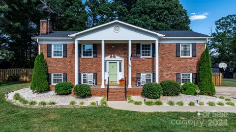 3412 Dallas St, Lenoir, NC 28645