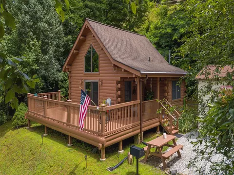 248 Skyview Rd, Whittier, NC 28789
