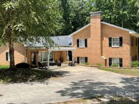 4049 Puetts Chapel Rd, Dallas, NC 28034