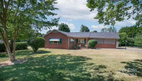 209 Harry Dr, Morganton, NC 28655