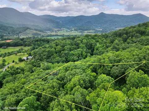 000 Windy Hill 8 Dr #8, Waynesville, NC 28785