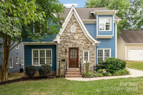 808 Isabel Ct, Charlotte, NC 28211
