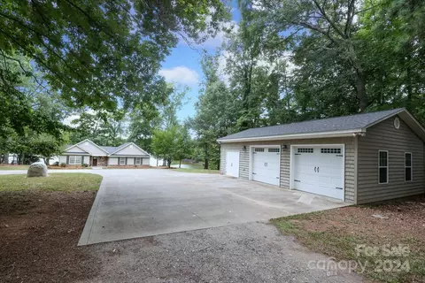 4445 River Oaks Rd, Clover, SC 29710