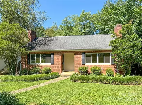 841 N Center St, Hickory, NC 28601