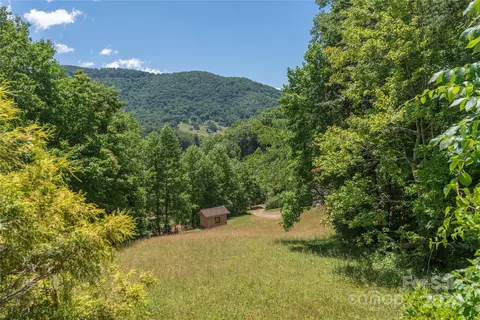 99999 Sandy River Rd, Leicester, NC 28748