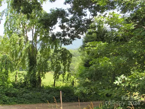 APT 5 Longview Circle, Black Mountain, NC 28711