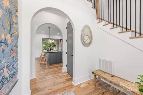 Entry Way - 4334 Castleton Rd, Charlotte, NC 28211 photo 3 of 7