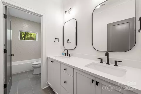 Bath - 4334 Castleton Rd, Charlotte, NC 28211 photo 5 of 6