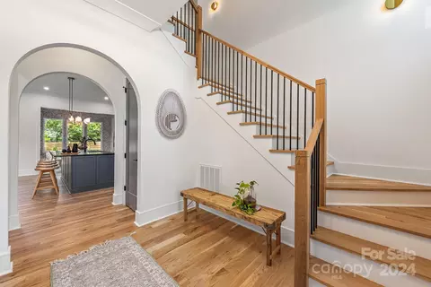 Entry Way - 4334 Castleton Rd, Charlotte, NC 28211 photo 2 of 7