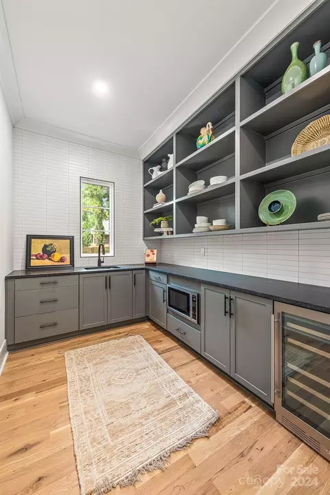 Kitchen - 4334 Castleton Rd, Charlotte, NC 28211 photo 4 of 4