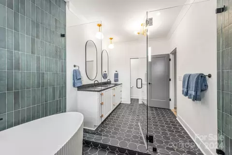 Bath - 4334 Castleton Rd, Charlotte, NC 28211 photo 3 of 6