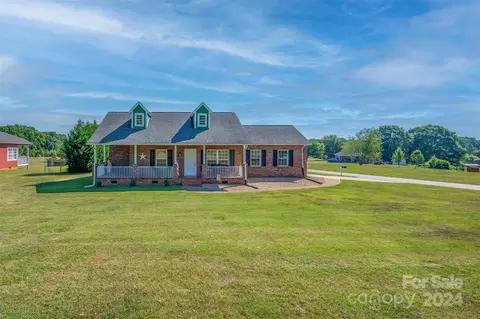 266 Spring St, Ellenboro, NC 28040