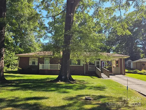 104 Azalea Rd, Lancaster, SC 29720