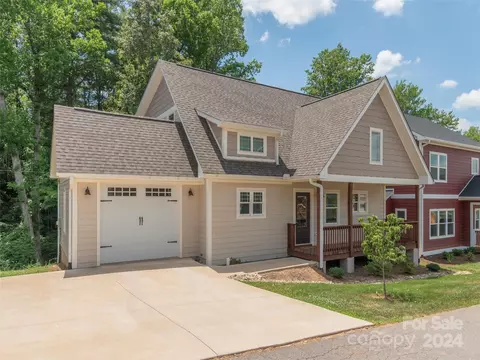 55 Greenwood Fields Dr, Asheville, NC 28804