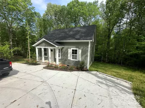 1664 University Park Dr, Lancaster, SC 29720