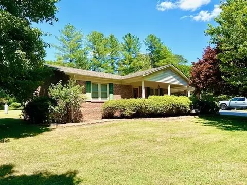 3080 Sunset Trl, Lenoir, NC 28645