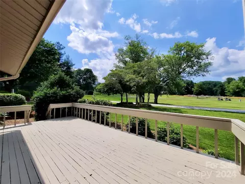 18 Foxmoor Ct, Etowah, NC 28729
