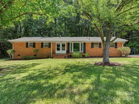 6636 Brushwood Dr, Charlotte, NC 28262