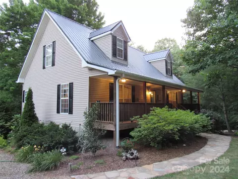744 Crestview Dr, Leicester, NC 28748