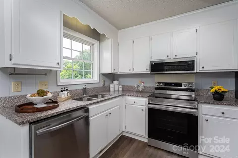 506 S 10th St, Bessemer City, NC 28016 photo 2