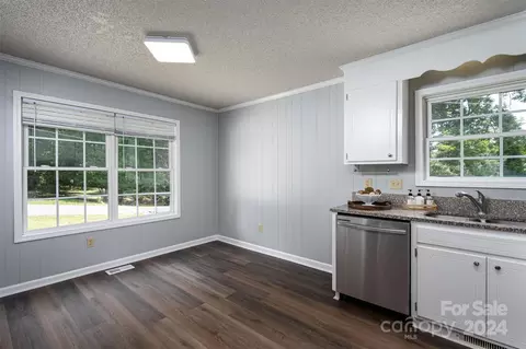 506 S 10th St, Bessemer City, NC 28016 photo 7