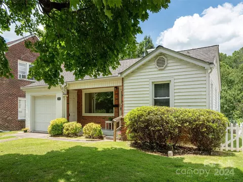1925 Arlington Pl, Hendersonville, NC 28791