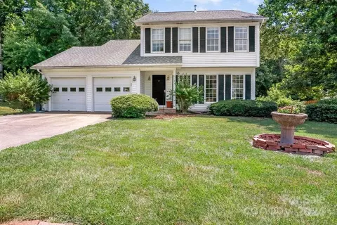 35 Southchase Dr, Fletcher, NC 28732
