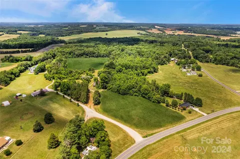 112 Pierce Bluff Dr, Statesville, NC 28625