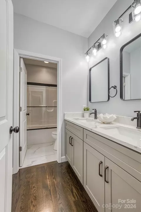 Bath - 3109 E Moonlight Pl, Morganton, NC 28655 photo 3 of 4