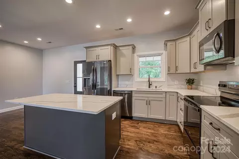 Kitchen - 3109 E Moonlight Pl, Morganton, NC 28655 photo 2 of 2
