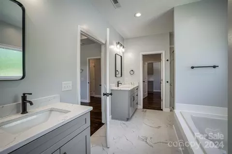 Bath - 3109 E Moonlight Pl, Morganton, NC 28655 photo 1 of 4