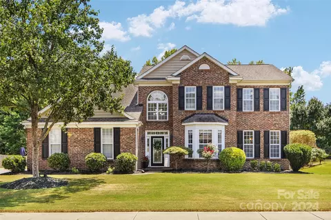 806 Springwood Dr, Waxhaw, NC 28173
